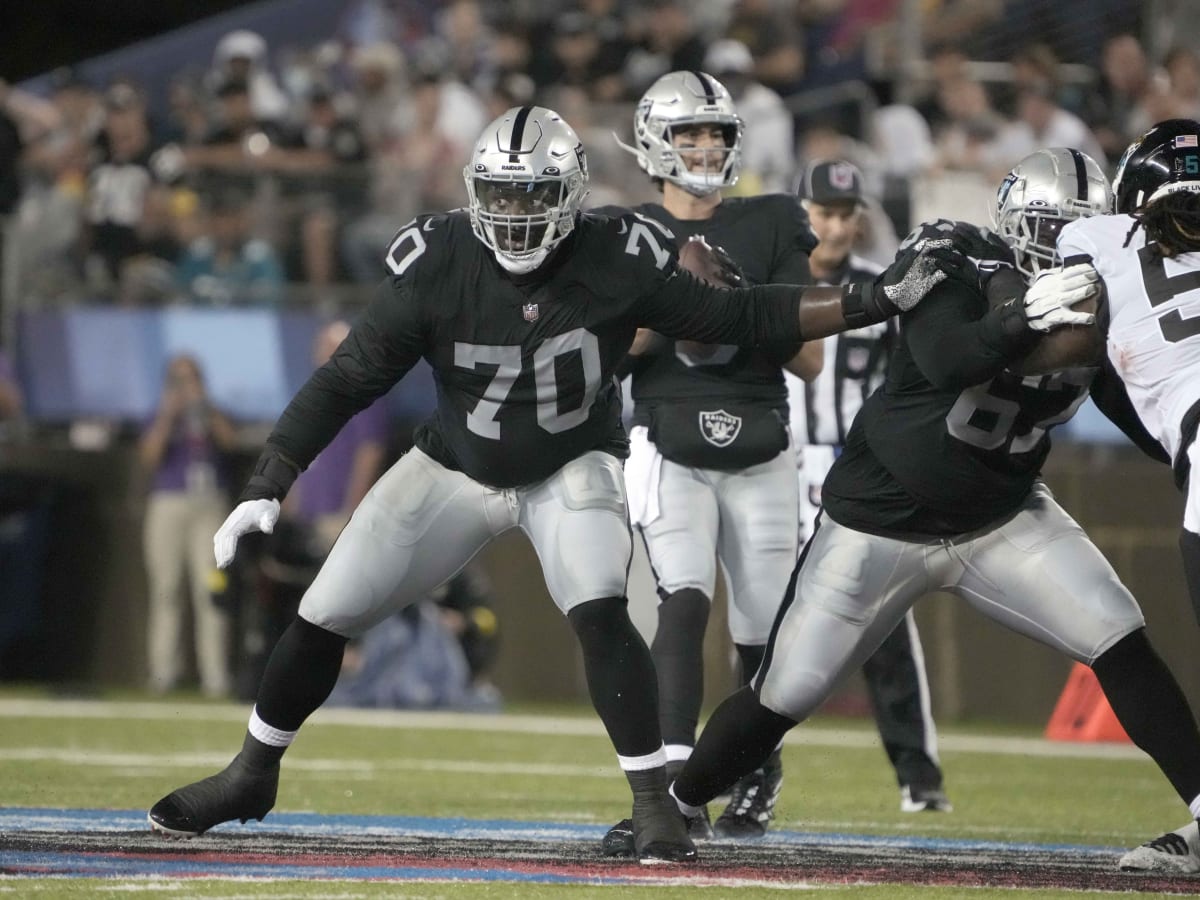 Raiders News: Alex Leatherwood losing reps to rookie Thayer