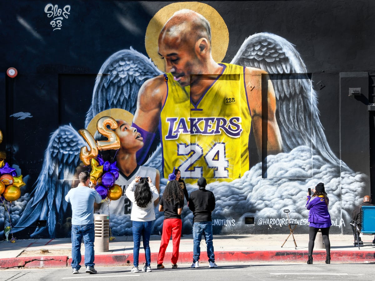 Thank you @lakers & @bibigousa for having me do the 75th anniversary mural  for the team. It's an amazing feeling painting for my favorite…