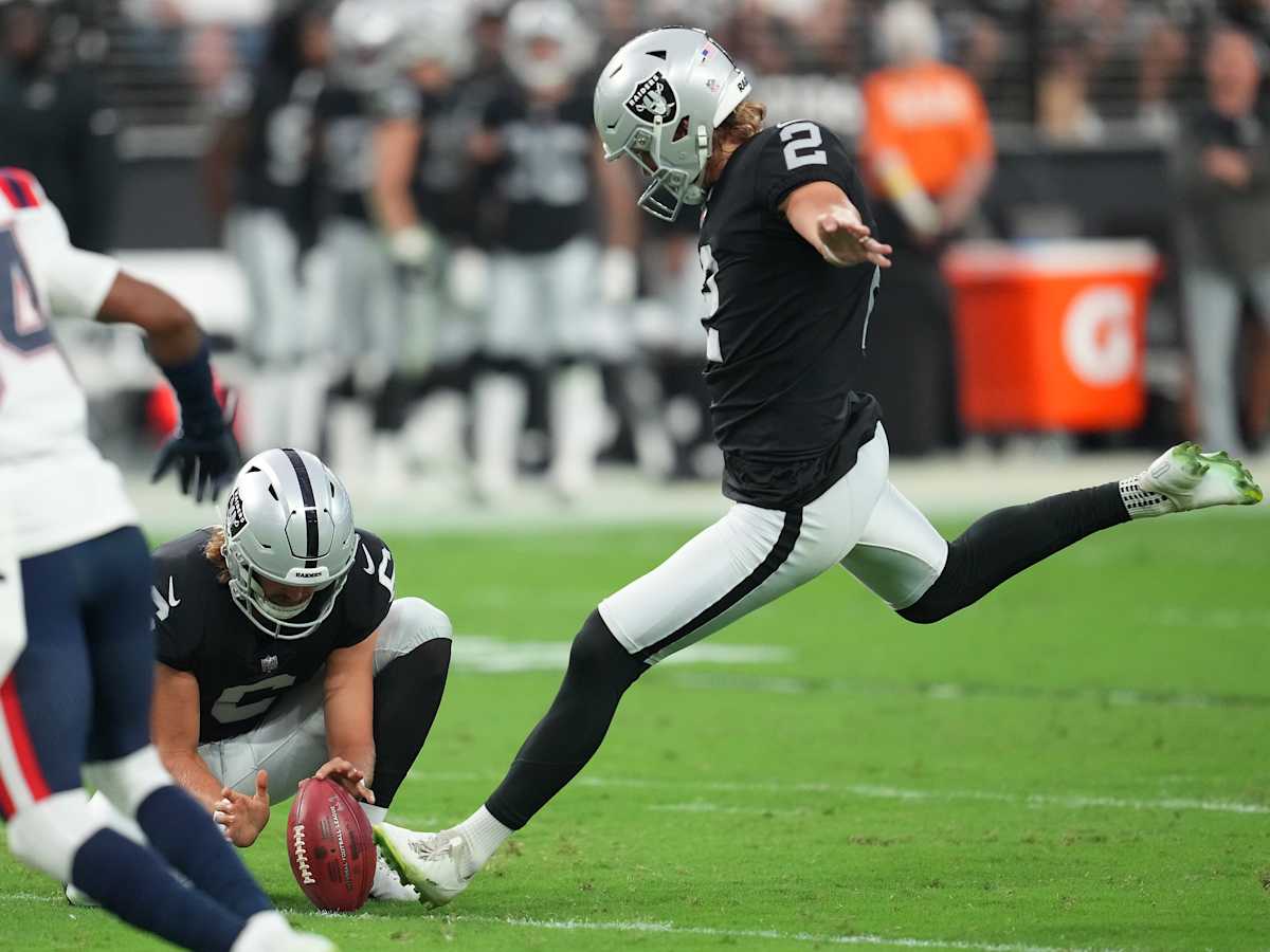 Raiders kicker Daniel Carlson (2) celebrates by eating a turkey