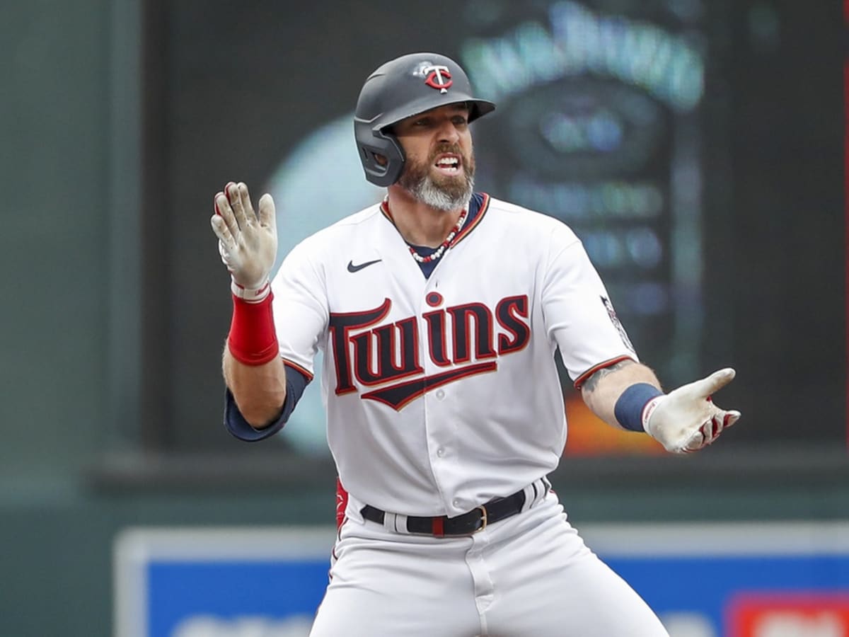 Twins get aggressive, steal series finale from Giants to snap skid