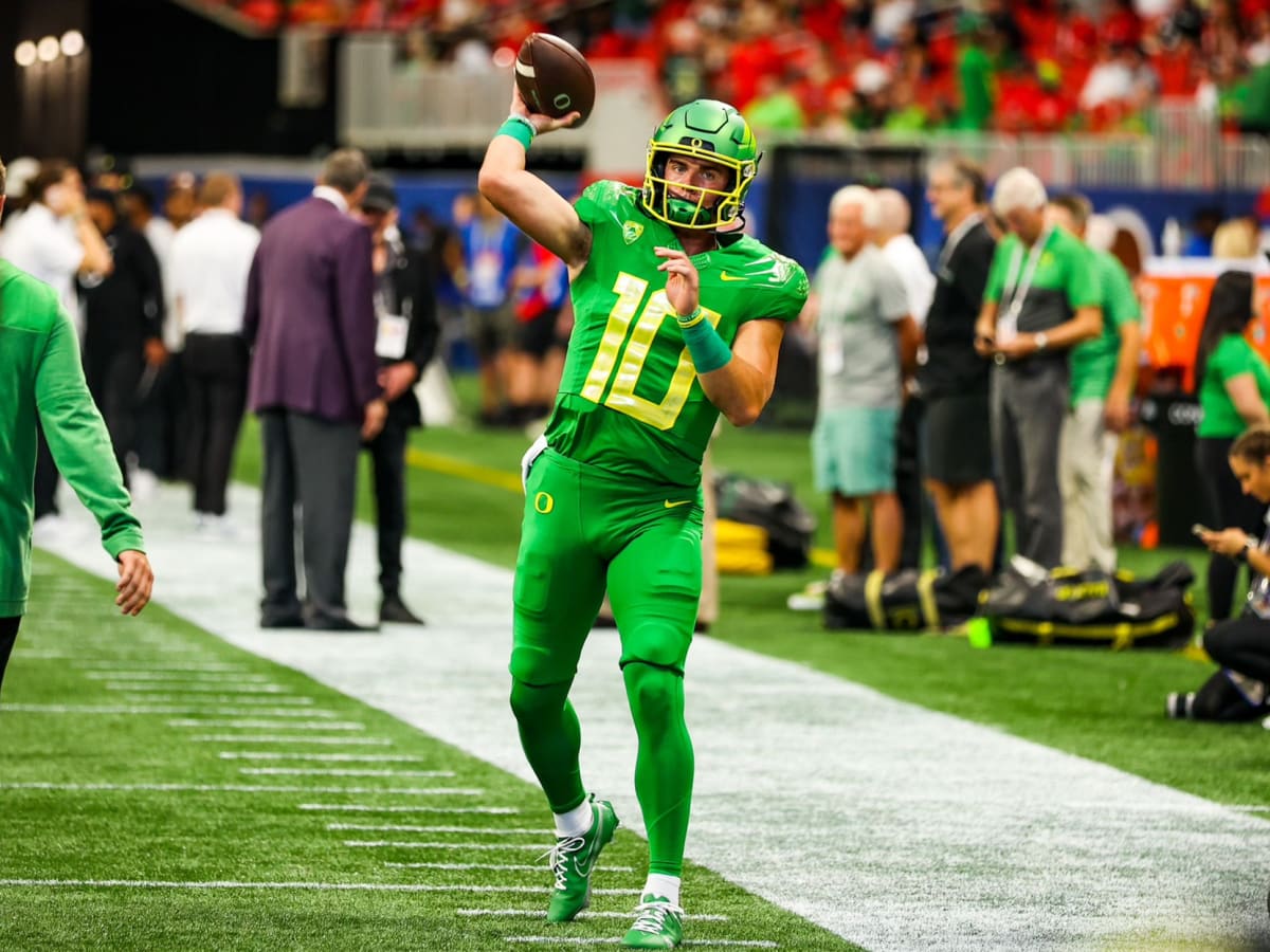 Oregon Football: Dan Lanning Sticking With Bo Nix as Starting