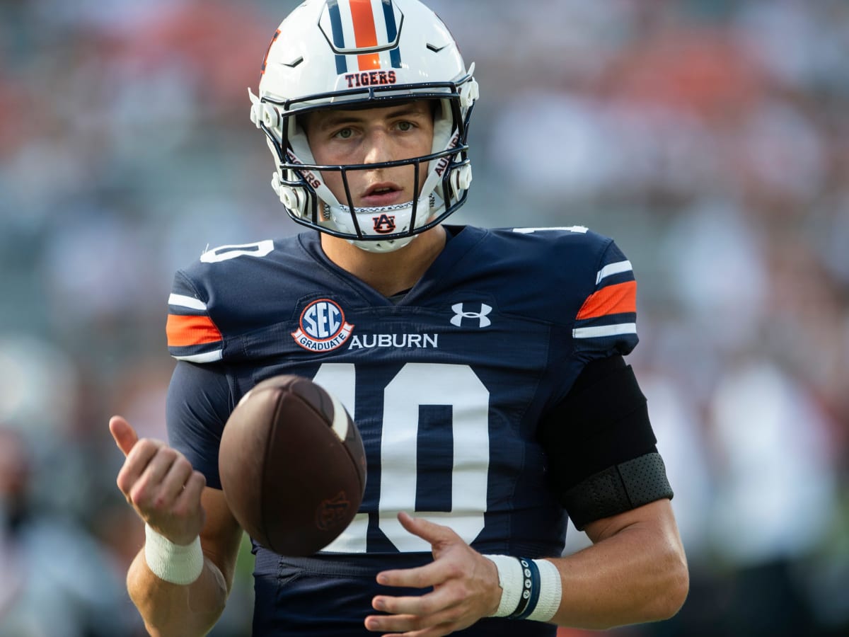 Auburn's Bo Nix getting tossed into fire, just like his Dad