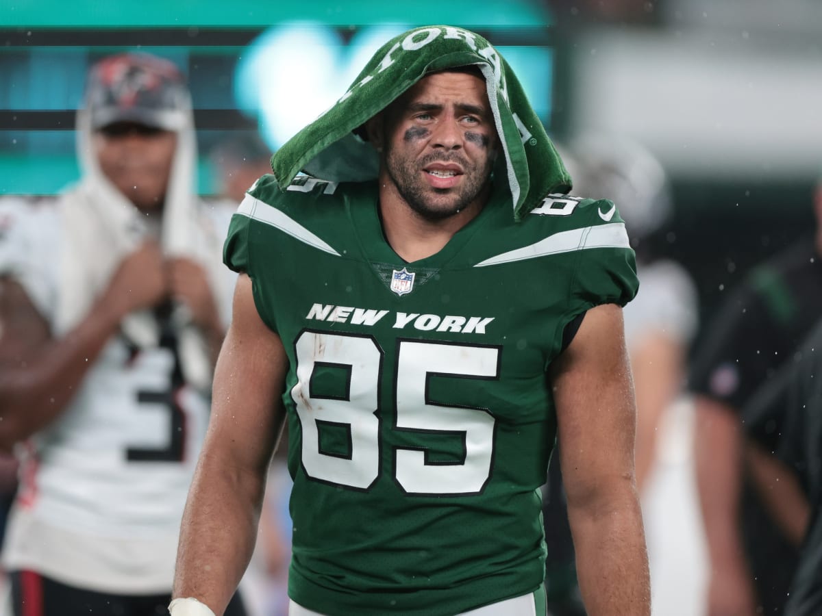 New York Jets tight end Trevon Wesco (85) runs against the Miami Dolphins  during an NFL football game, Sunday, Nov. 21, 2021, in East Rutherford,  N.J. (AP Photo/Adam Hunger Stock Photo - Alamy