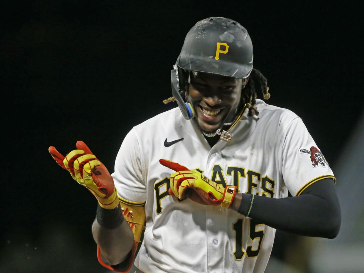 WATCH: Pirates Oneil Cruz Hits One-Handed Homer Into Allegheny