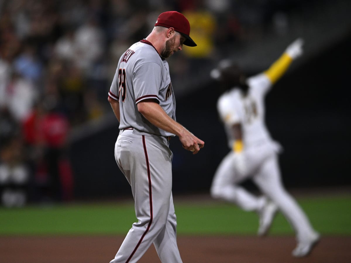 Padres beat D'backs on Alfaro's walkoff single