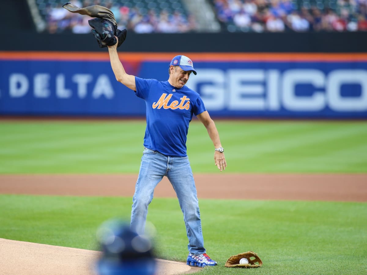 Mets fan Jerry Seinfeld throws a perfect pitch at Citi Field in