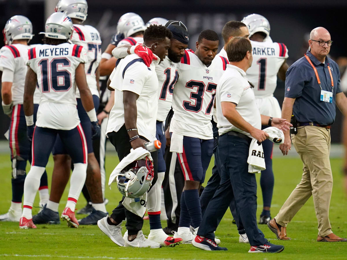 Jakobi Meyers injury: Raiders WR helped off field in Week 1 vs