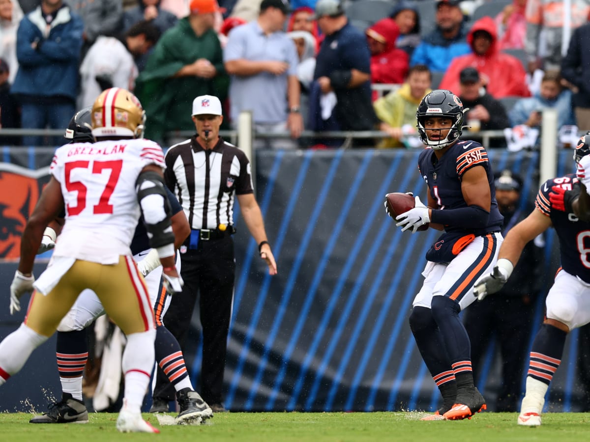 Justin Fields throws 2 touchdowns, Chicago Bears top 49ers 19-10