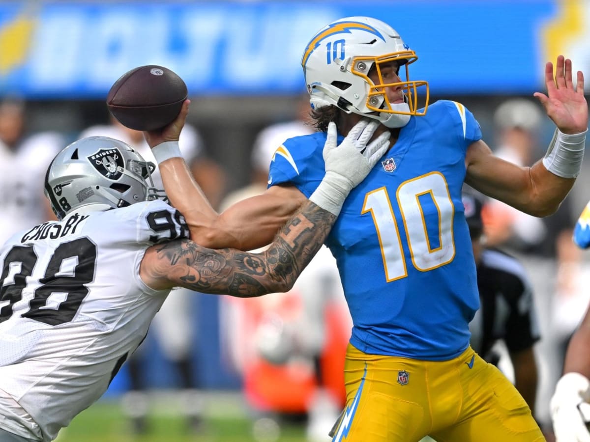 Herbert throws 3 TD passes, Chargers beat Raiders 24-19