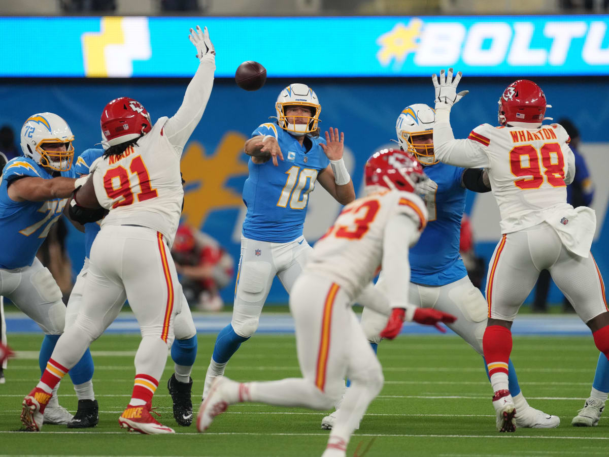 Derry's Week 2 NFL Picks: Chiefs-Chargers total, Monday night surprise are  best bets