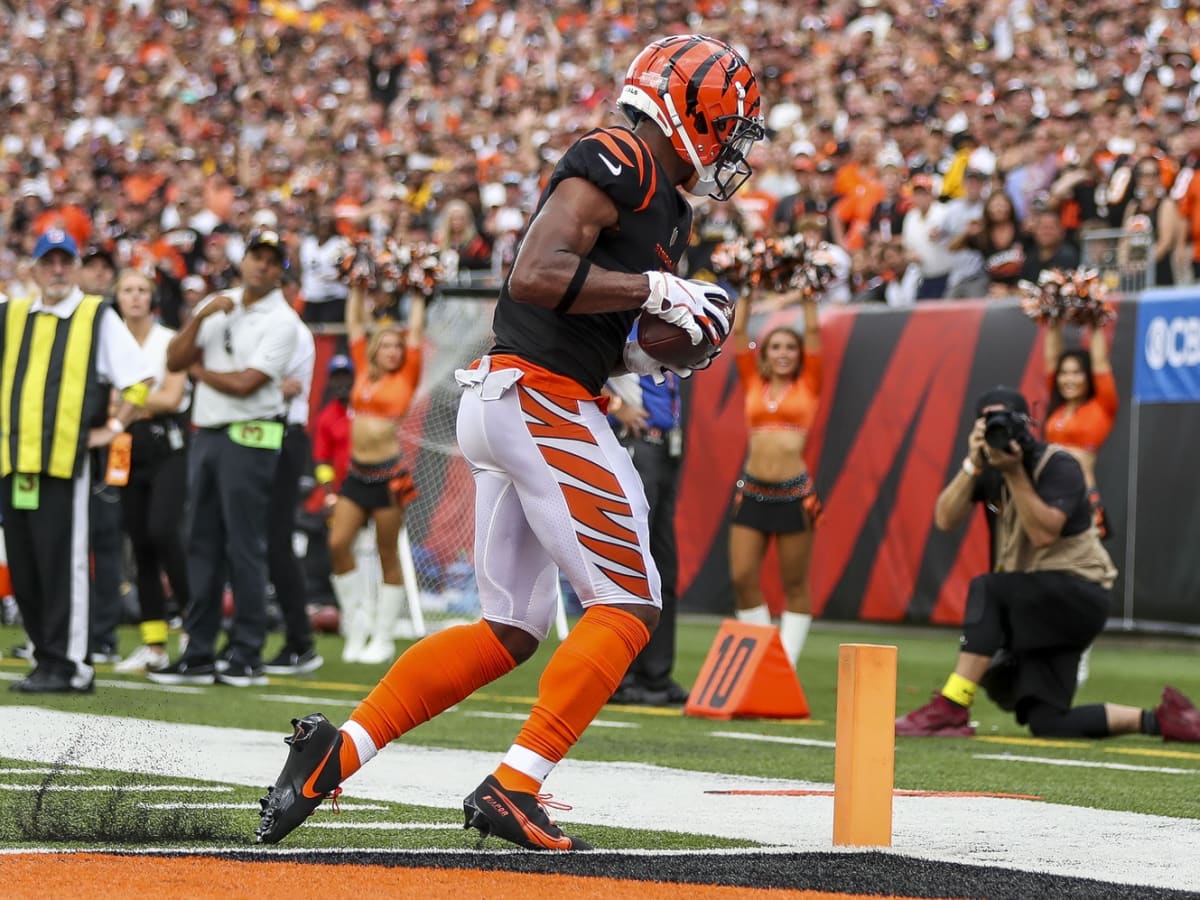 Trags Takes: Ja'Marr Chase Hauls In 2 TDs As Bengals Handle Steelers, 24-10  - CLNS Media