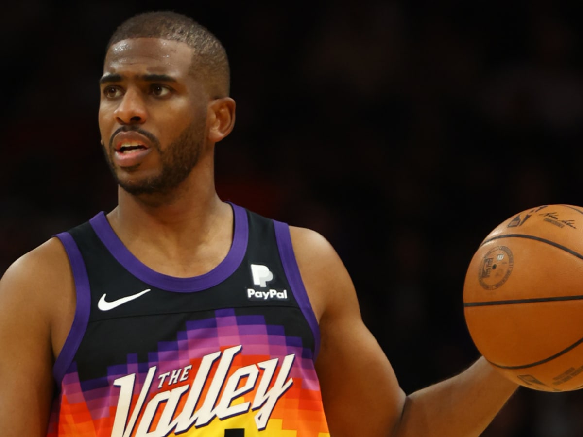 Chris Paul trolled for standing on tippy-toes during jersey swap