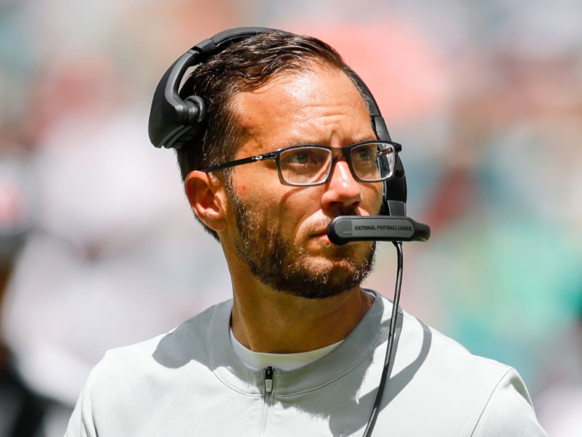 Dolphins HC Mike McDaniel reveals bizarre showering habits