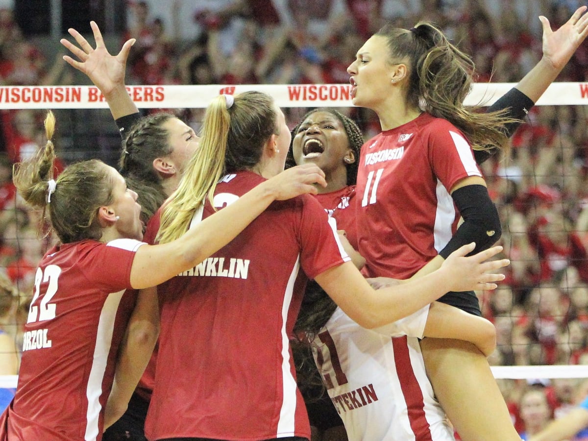 Wisconsin, Florida Set NCAA Volleyball Attendance Record - Sports  Illustrated