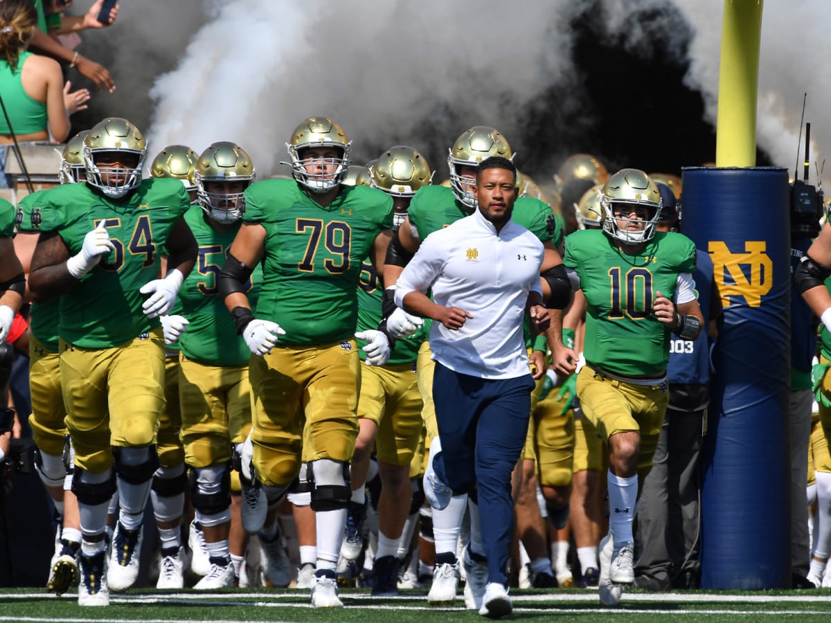 Chicago Bears Sign Former Notre Dame Linebacker Manti Te'o - Sports  Illustrated Notre Dame Fighting Irish News, Analysis and More