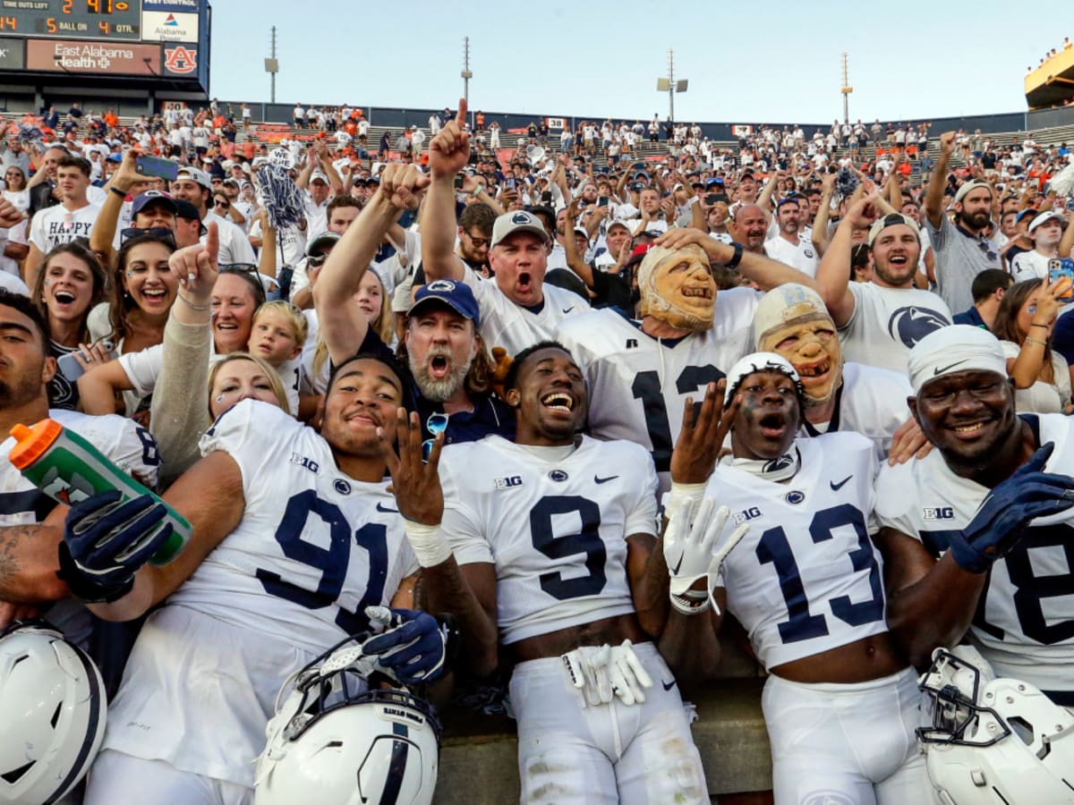 Auburn fans flock to stores to celebrate SEC win 