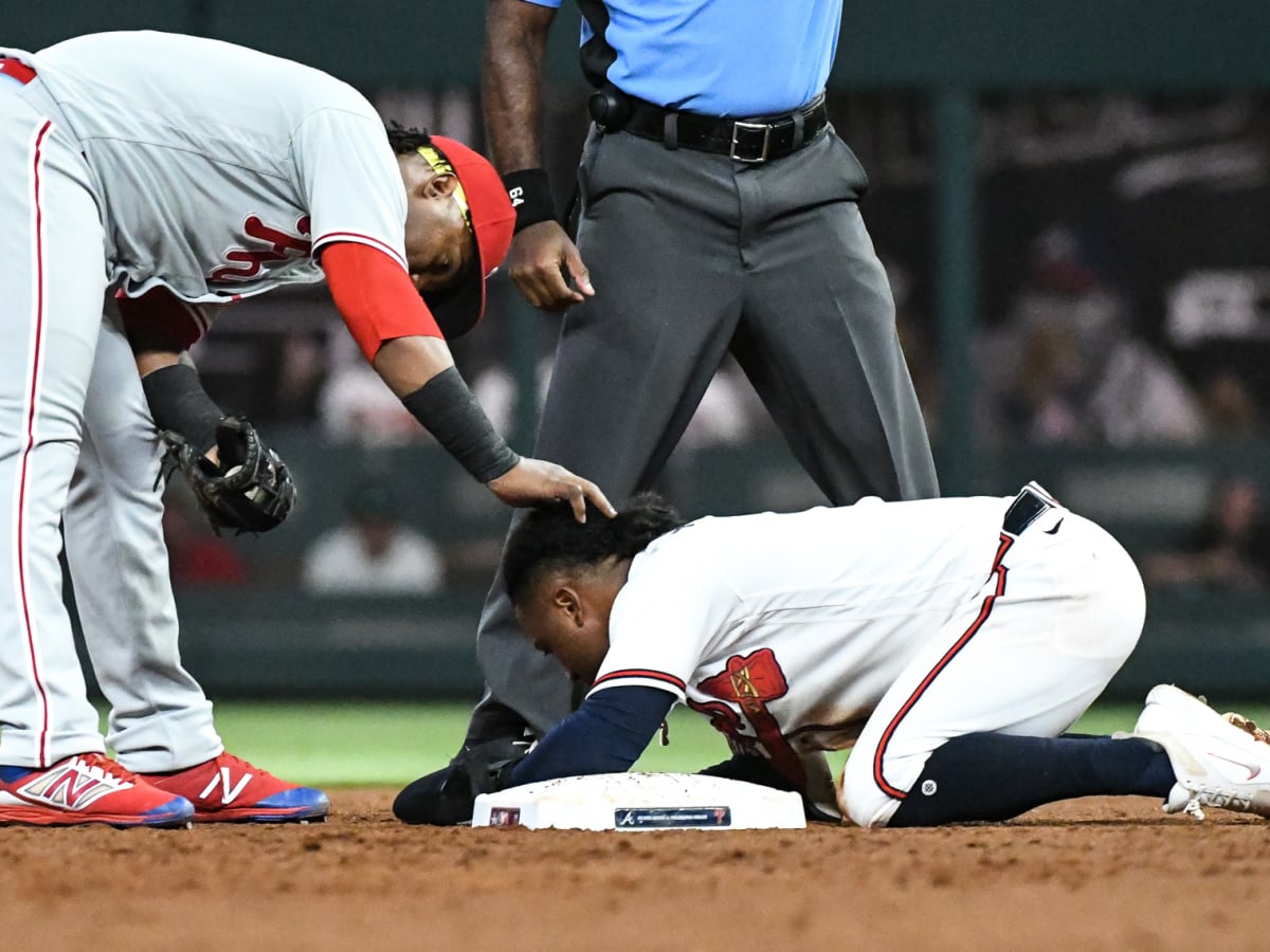 Braves Albies leaves game with fractured left foot