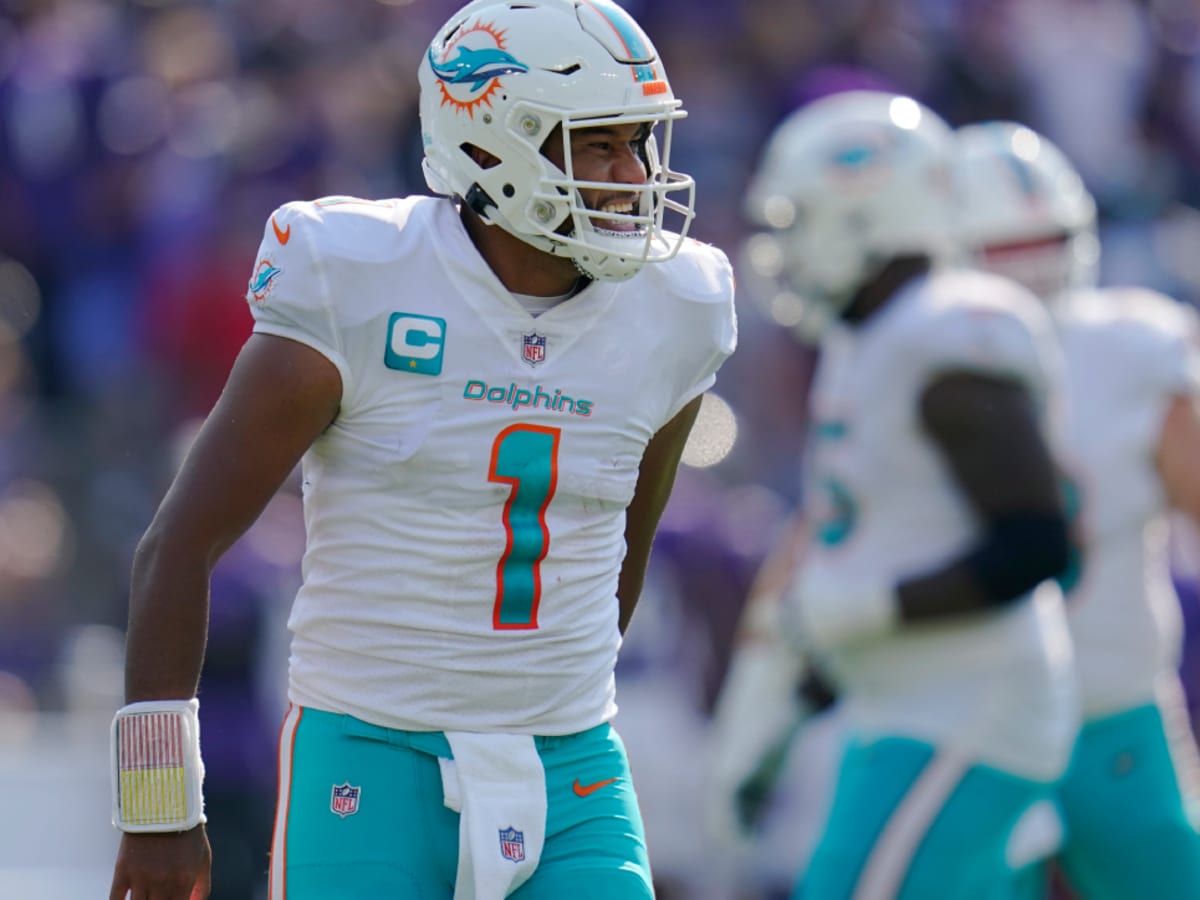 Dolphins' Tua Tagovailoa Releases Statement After Scary 'TNF' Hit - Sports  Illustrated