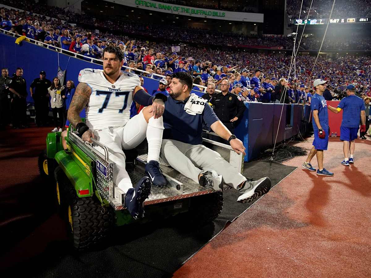 Tennessee Titans LT Taylor Lewan ejected for making contact with