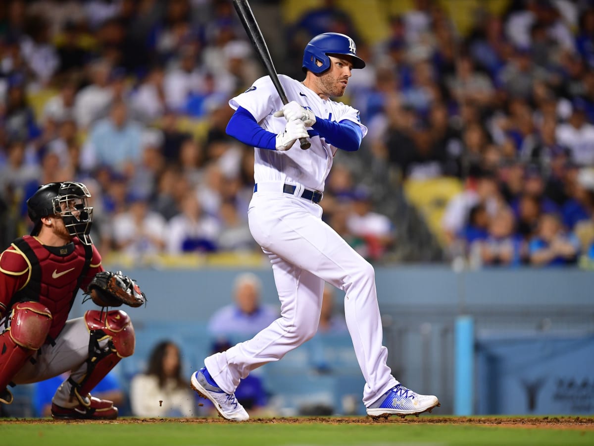 Freeman HR ahead of emotional return, Dodgers sweep Reds – KGET 17