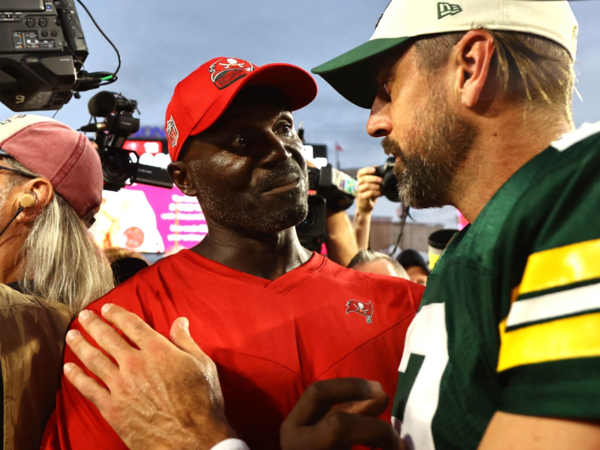 Buccaneers held meeting over Aaron Rodgers' Jumbotron claim