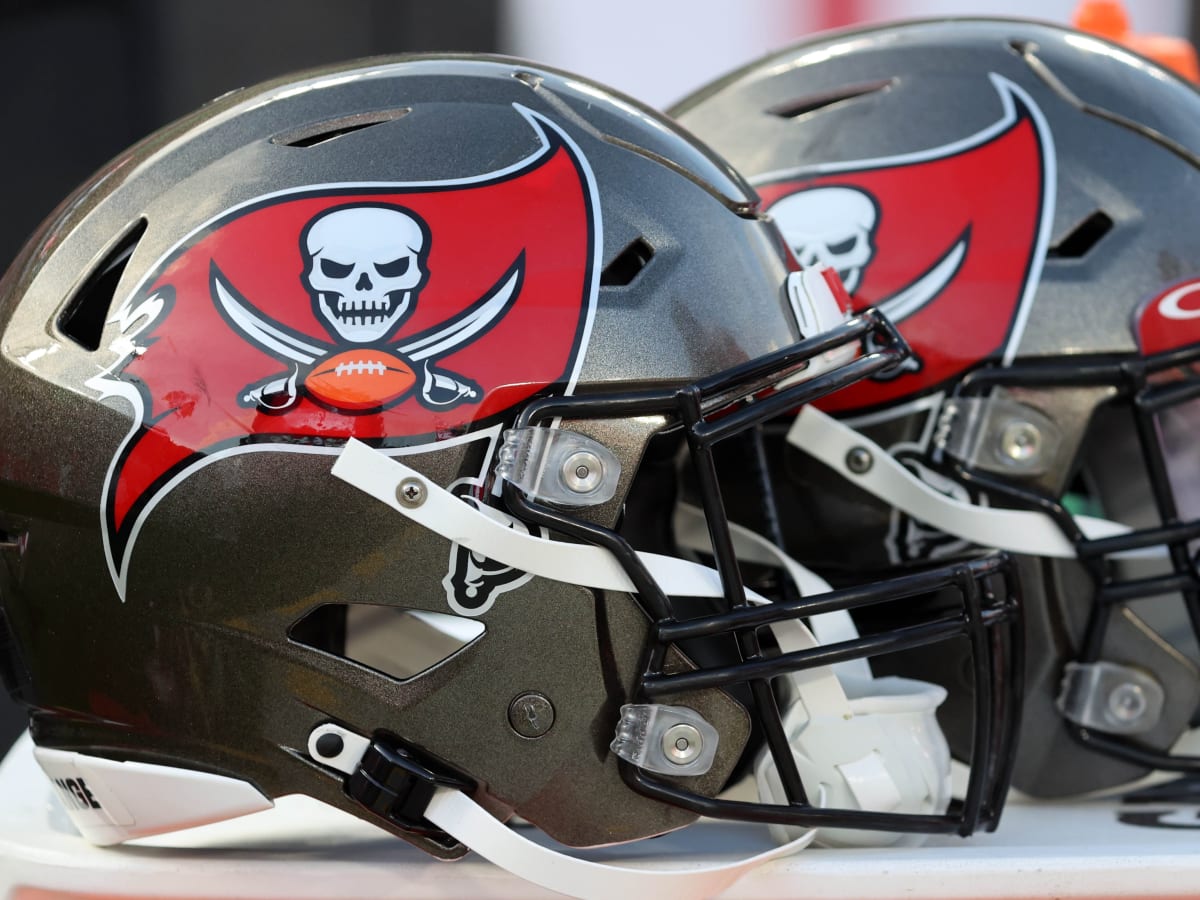 Boy tackled by security after running on field at Bucs game