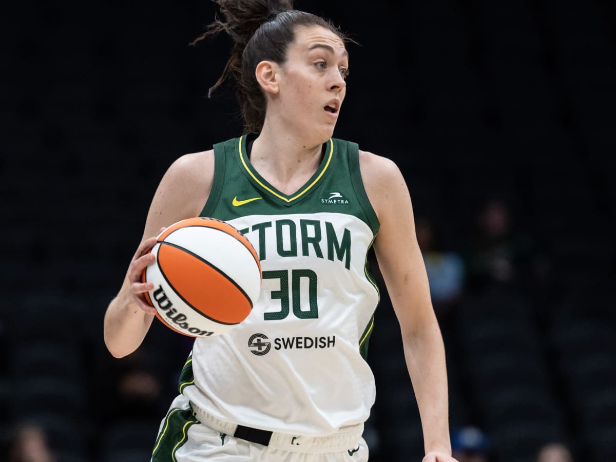 COLLEGE PARK, GA – JULY 03: Seattle forward Breanna Stewart (30) shoots a  free throw during the WNBA game between the Seattle Storm and the Atlanta  Dream on July 3rd, 2022 at