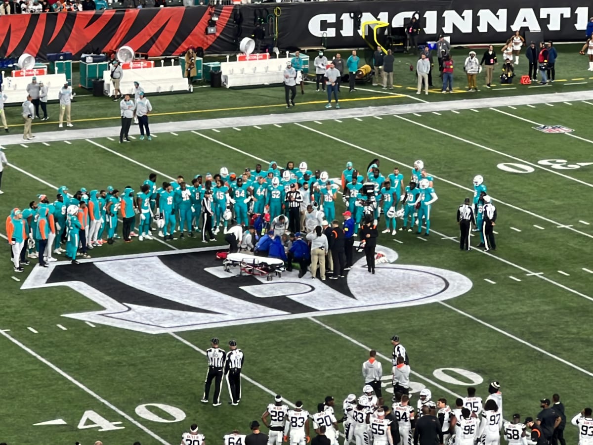 DJ Reader claps at Tyreek Hill after Bengals - Dolphins on Thursday Night  Football - Cincy Jungle