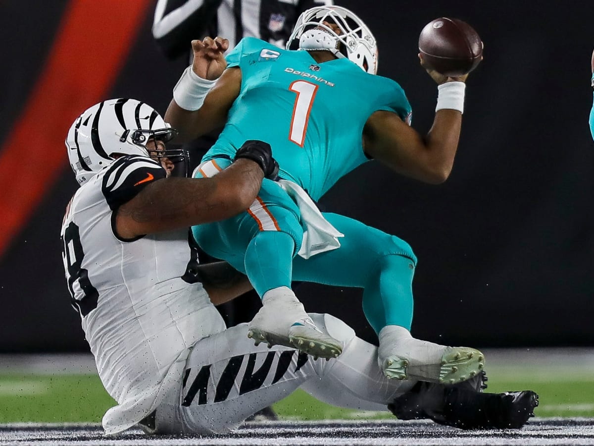 Tua Tagovailoa SCARY injury vs. Bengals (full sequence) 