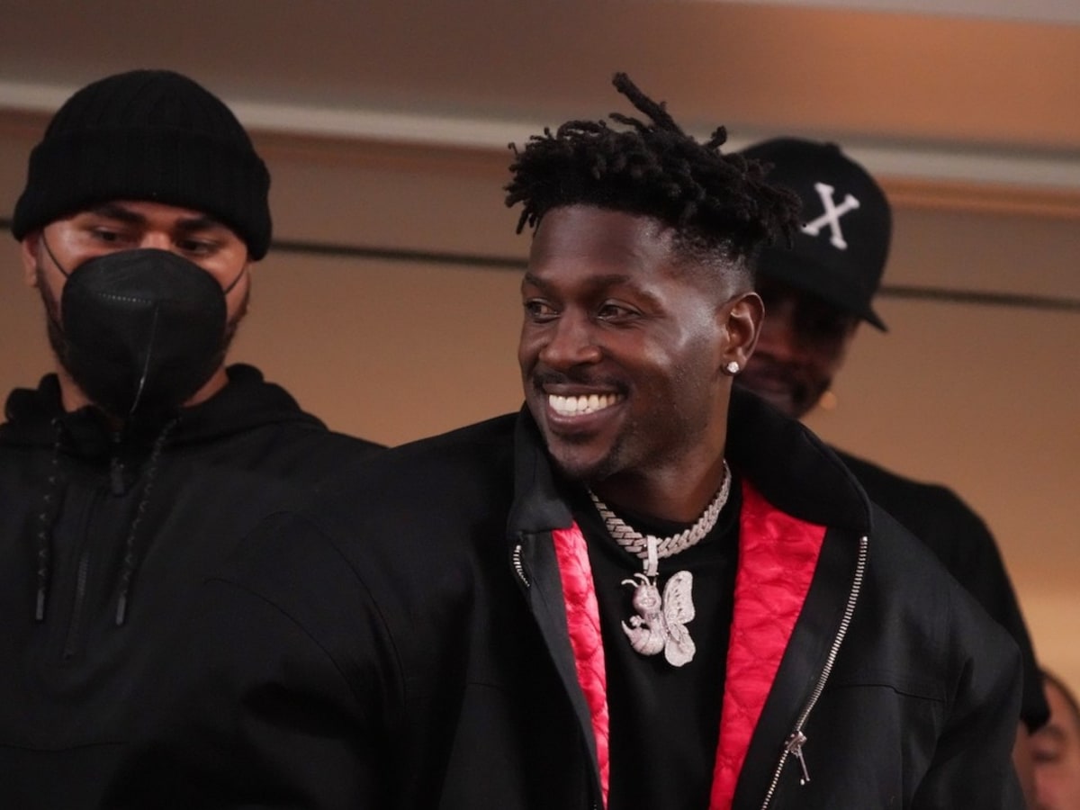 Antonio Brown Indecently Exposes Himself to Guests at Hotel Pool