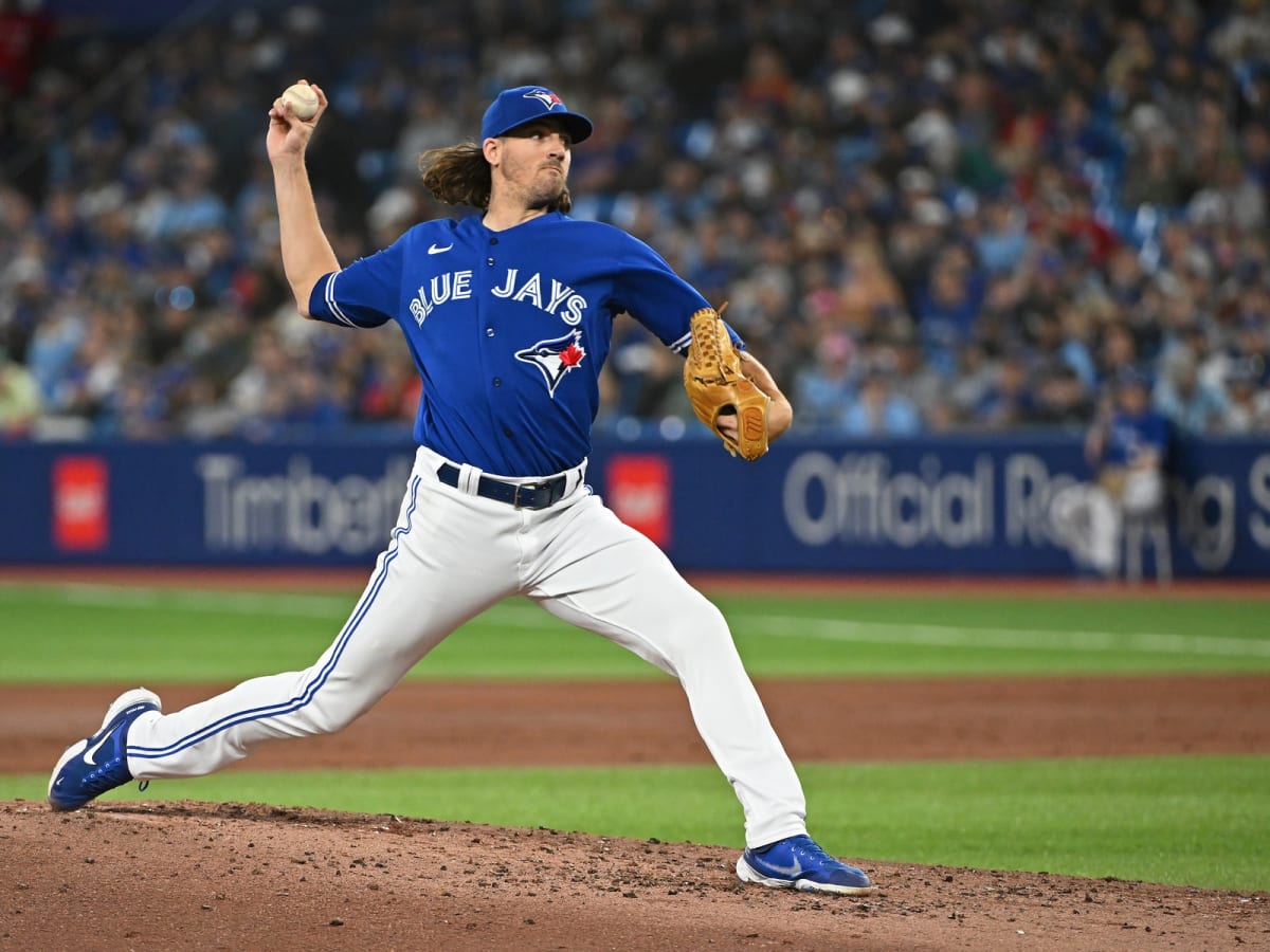 MitchBannon]Breaking news: Kevin Gausman cut his hair. It's very short. Not  sure what this means for #BlueJays playoff chances. : r/baseball