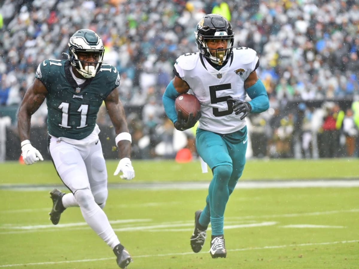 Philadelphia Eagles running back Trey Sermon (34) against the Jacksonville  Jaguars during an NFL football game, Sunday, Oct. 2, 2022, in Philadelphia.  The Eagles defeated the Jaguars 29-21. (AP Photo/Rich Schultz Stock Photo -  Alamy