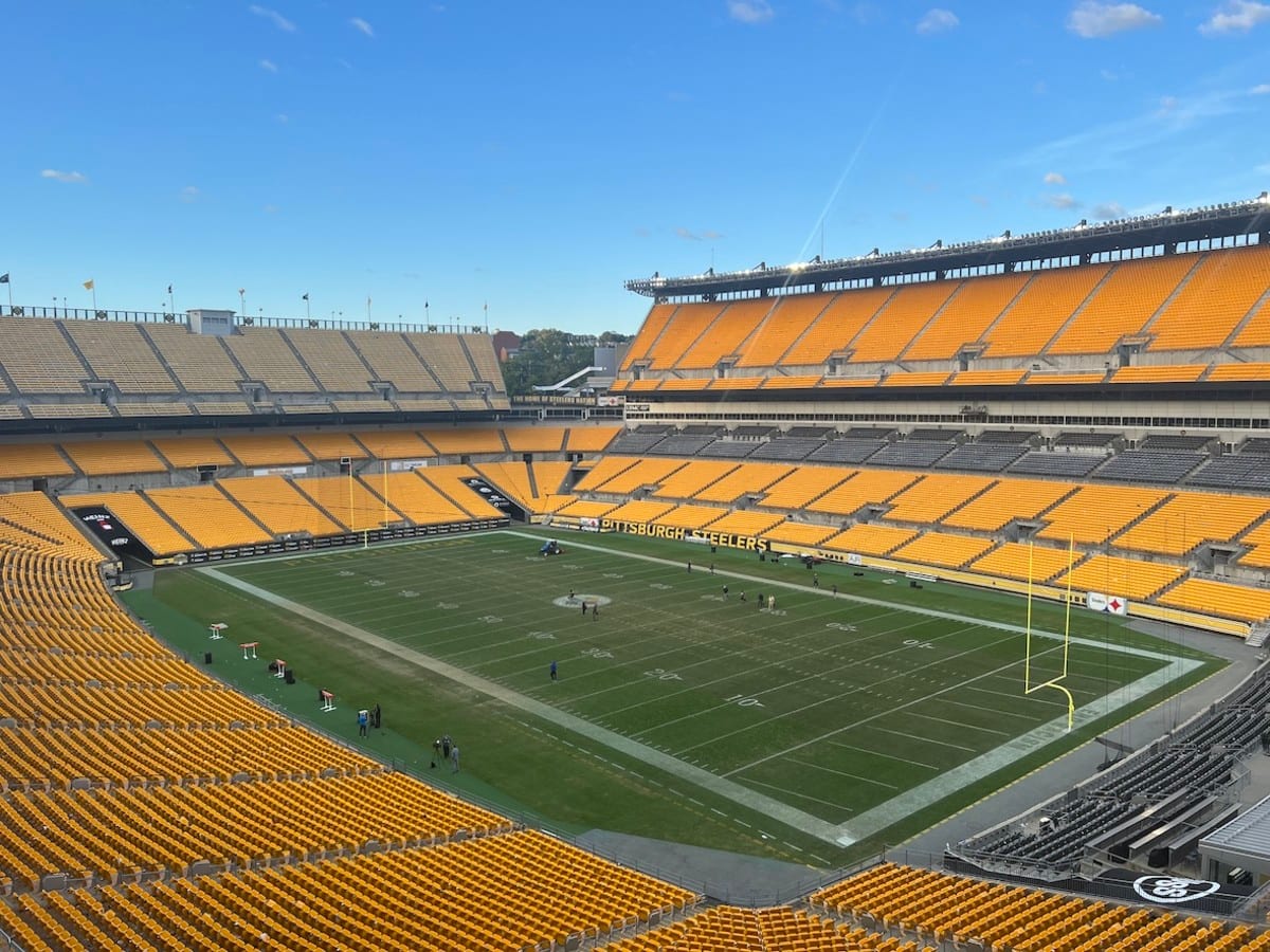 Fan dies after falling from escalator at Acrisure Stadium during Jets-Steelers  game