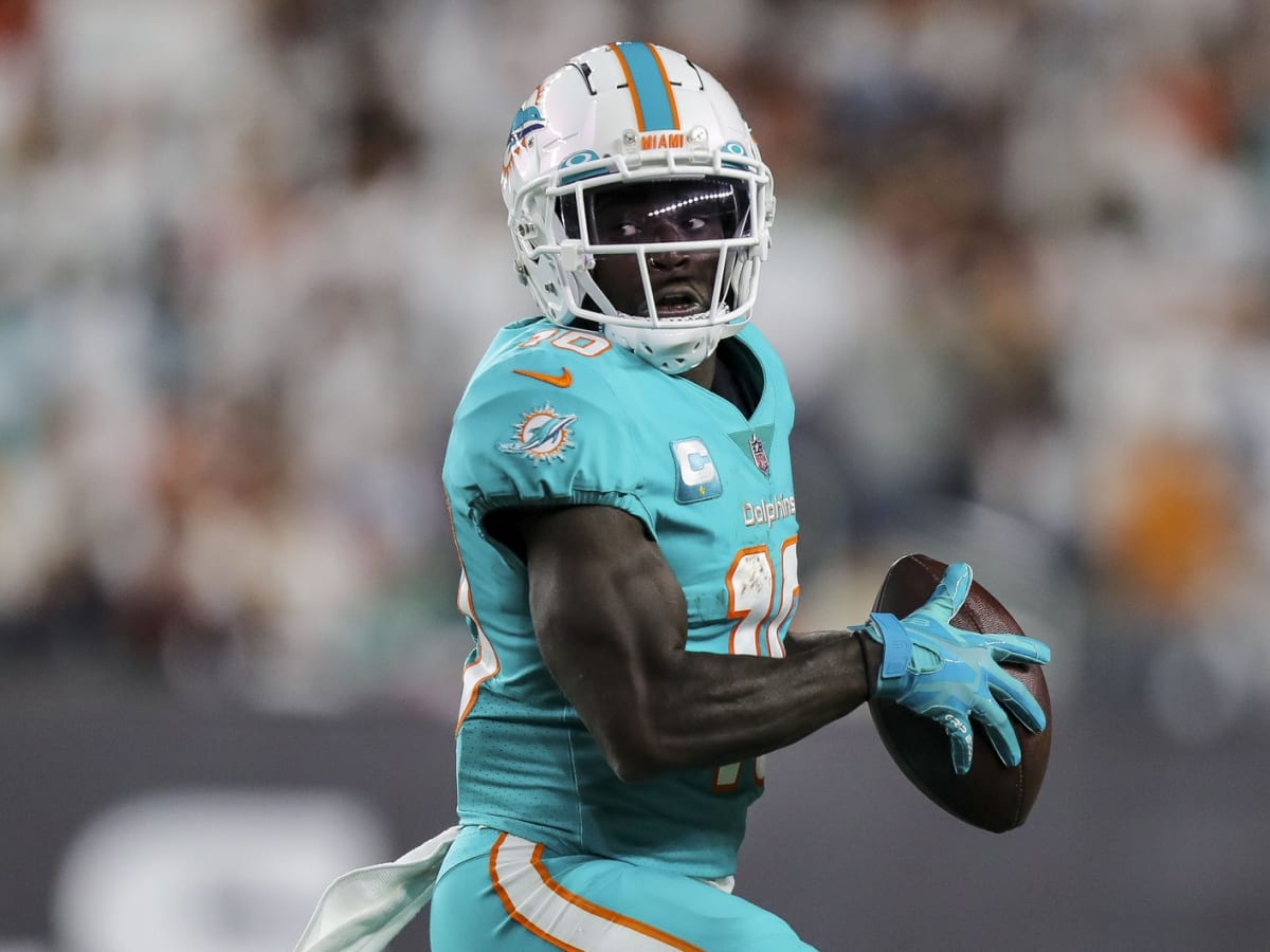 EAST RUTHERFORD, NJ - OCTOBER 09: Miami Dolphins wide receiver Tyreek Hill  (10) runs after the catch during the National Football League game between  the New York Jets and Miami Dolphins on