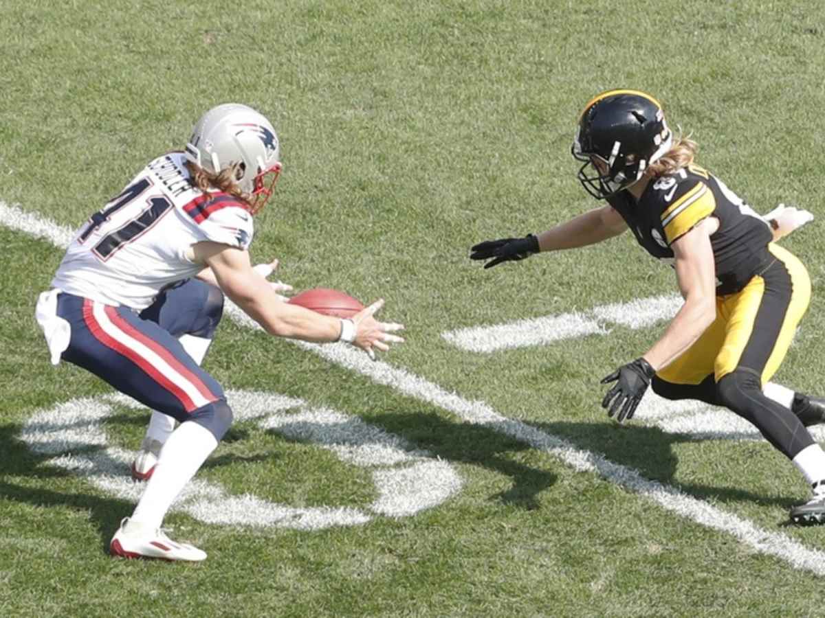 Pittsburgh Steelers' Gunner Olszewski (89), left, tries to get past Detroit  Lions safety Will Harris (25) on a punt return during the first half of an  NFL preseason football game, Sunday, Aug.