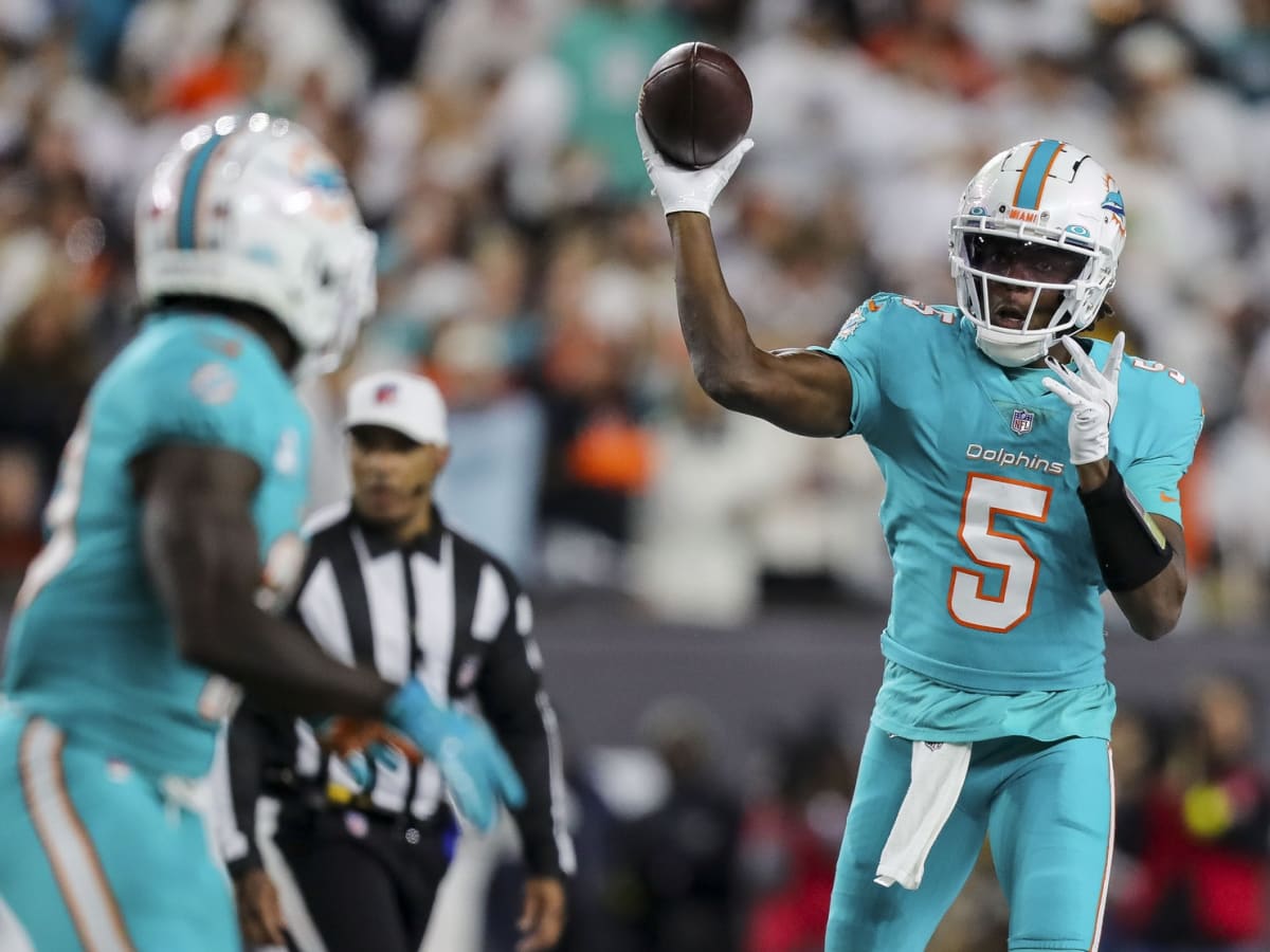 Dolphins QB Teddy Bridgewater exits loss to Jets due to concussion