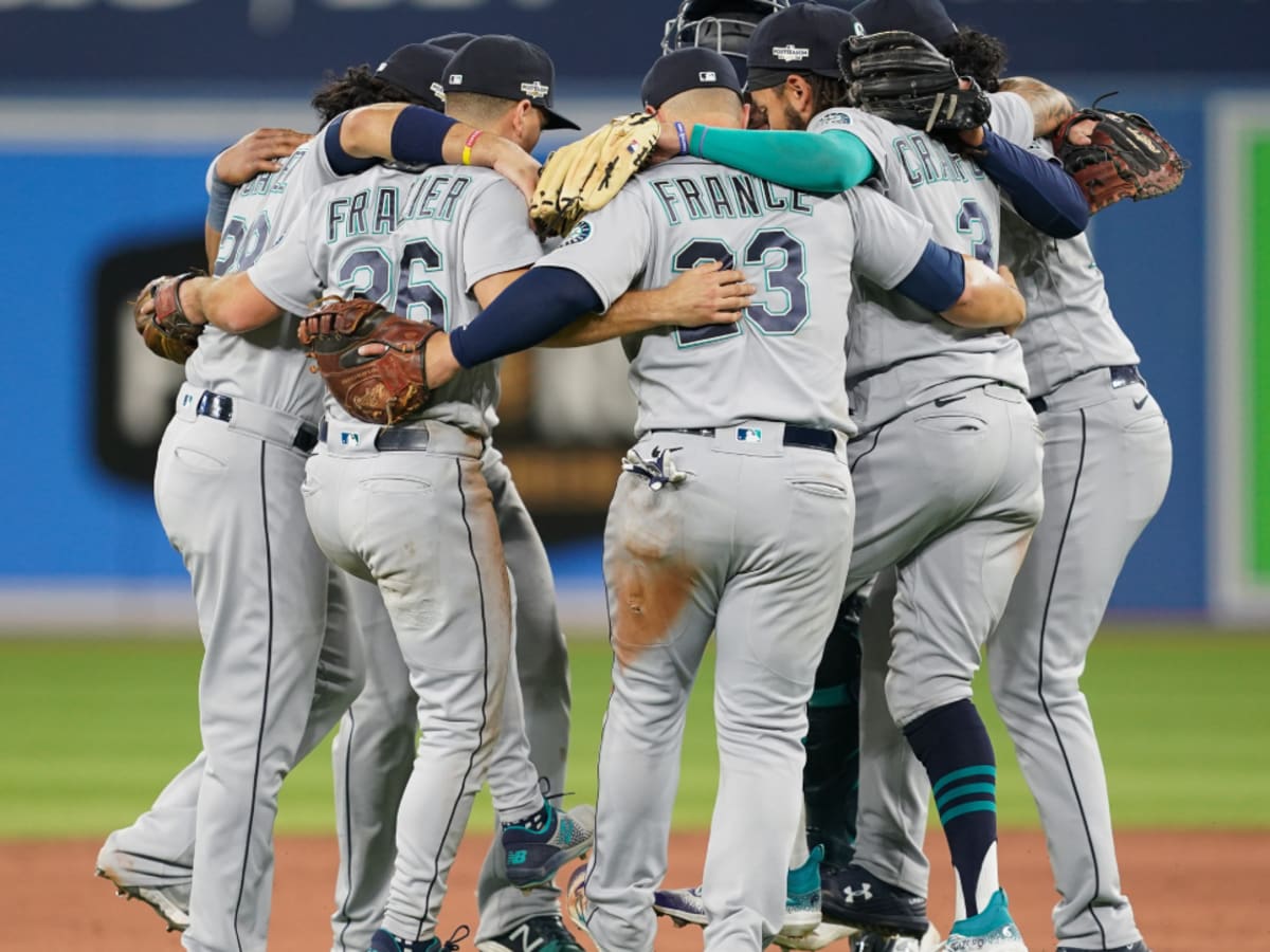 Luis Castillo, Cal Raleigh carry Mariners to 4-0 victory over Blue Jays in  Game 1