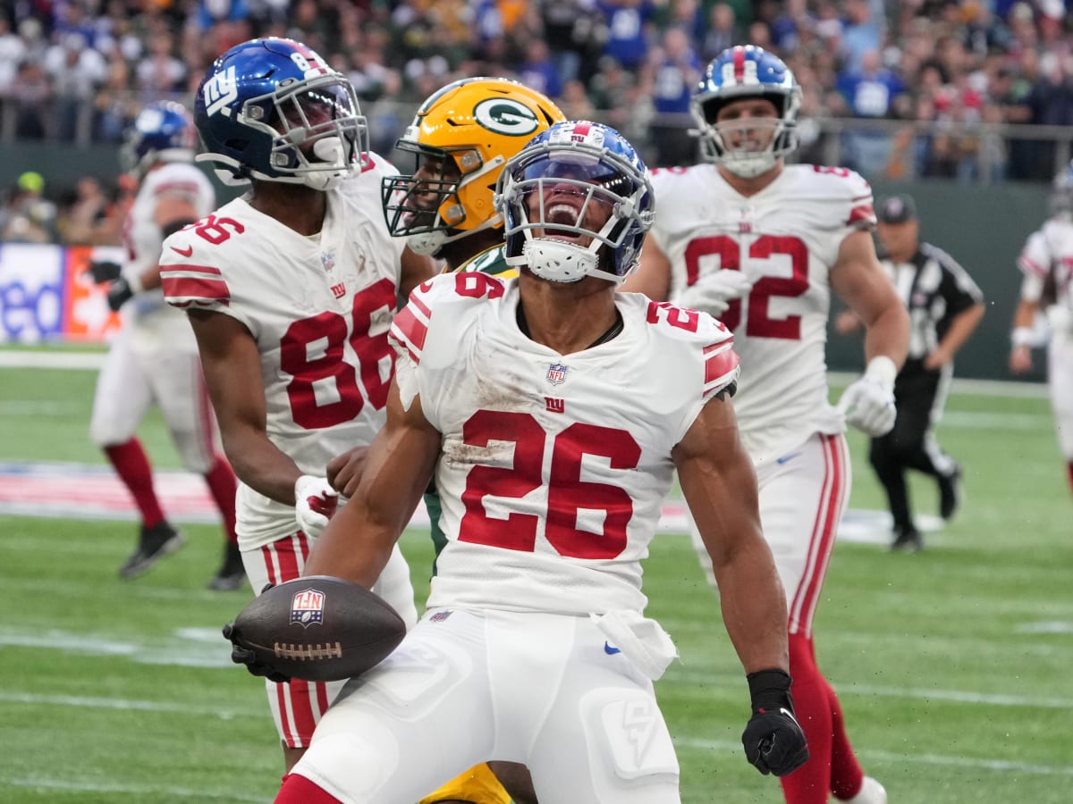 New York Giants-Green Bay Packers Halftime Report: Packers Up 20-10 in  London Game - Sports Illustrated New York Giants News, Analysis and More