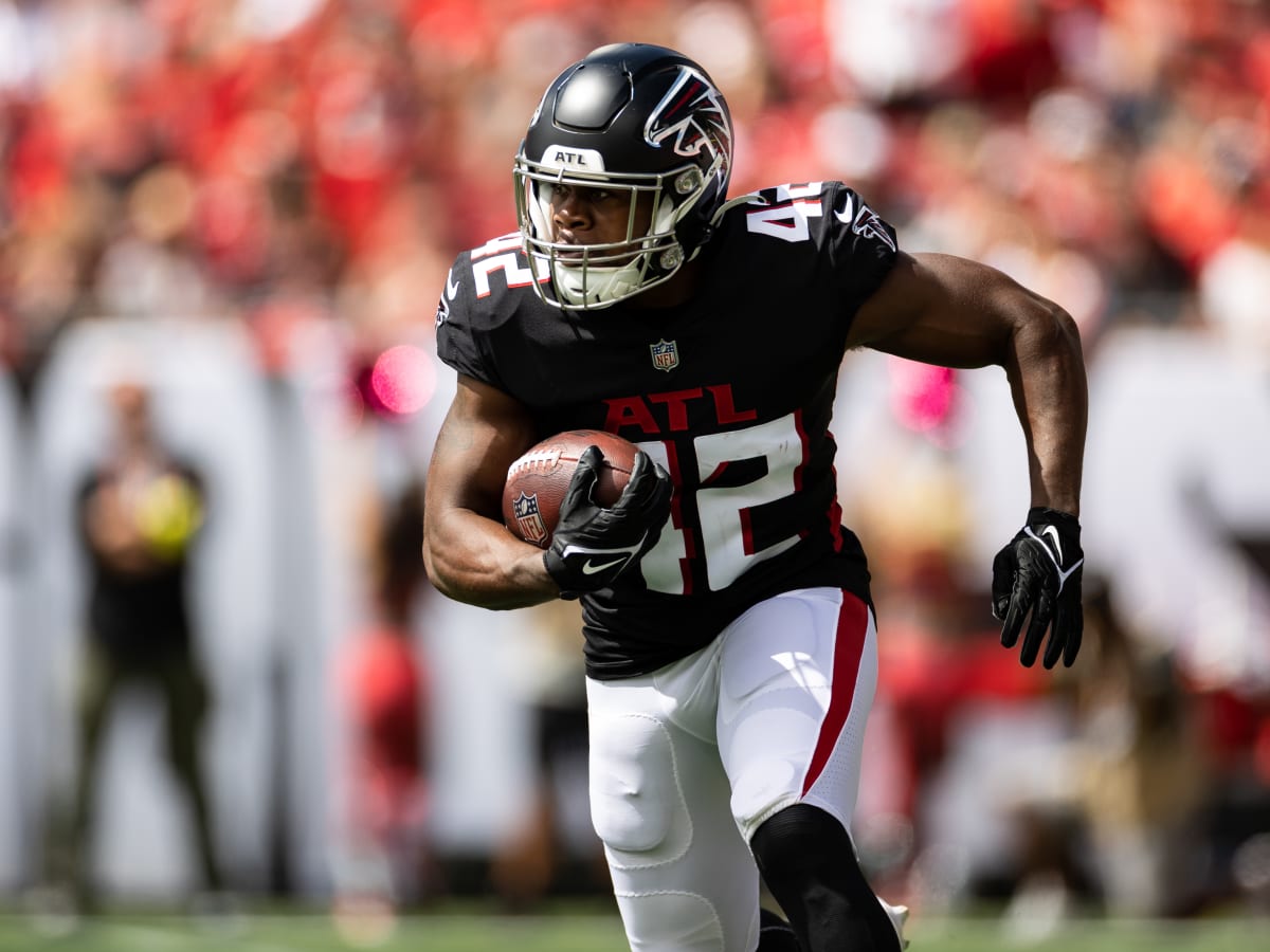 Atlanta Falcons running back Caleb Huntley (42) runs against the San  Francisco 49ers during the first half of an NFL football game, Sunday, Oct.  16, 2022, in Atlanta. (AP Photo/John Bazemore Stock