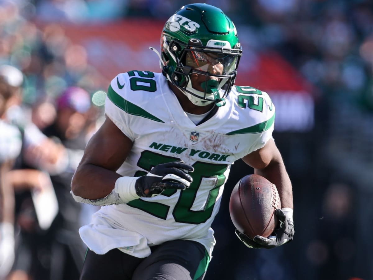 New York Jets running back Breece Hall (20) rushes against Miami Dolphins  during the first half of an NFL football game on Sunday, Oct. 9, 2022, in  East Rutherford, N.J. (AP Photo/Noah