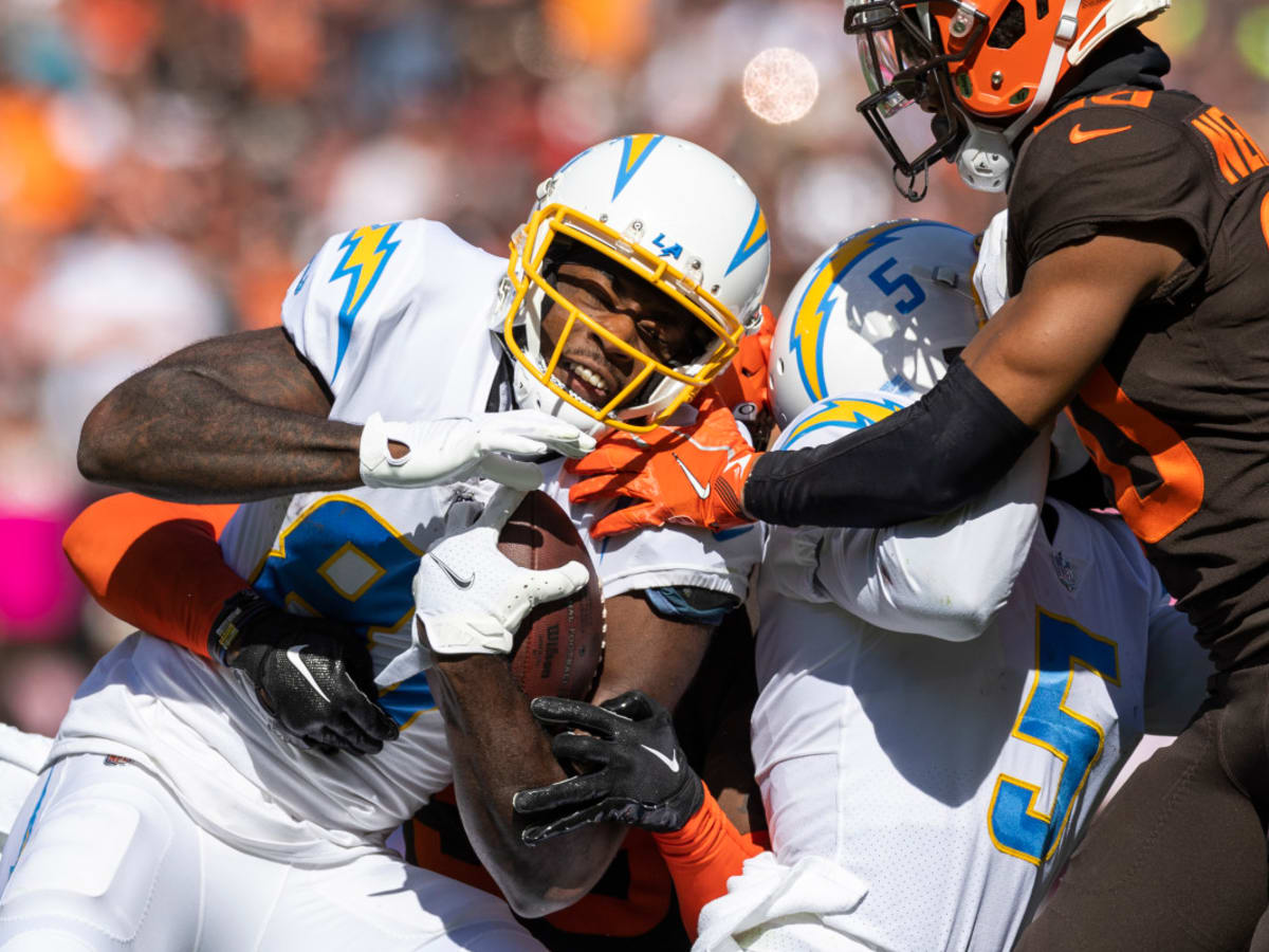 Chargers defeat Browns 30-28 after coach's gamble