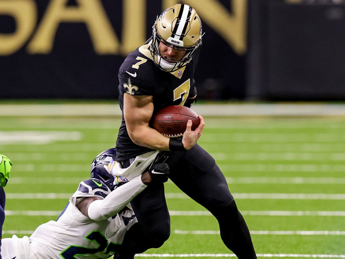 Saints QB Taysom Hill Hurdles Bucs' Defender On Big Run