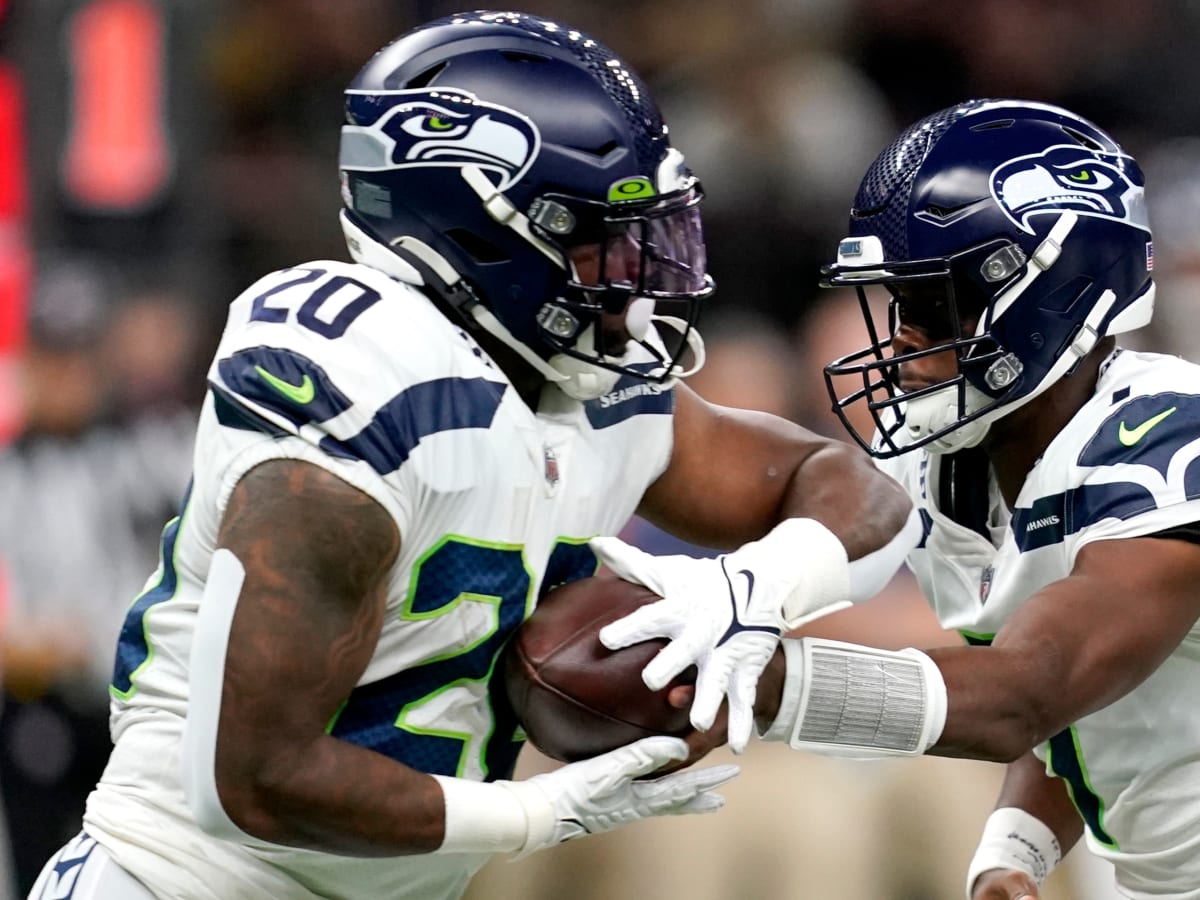 AP source: Eagles, RB Rashaad Penny agree on a contract