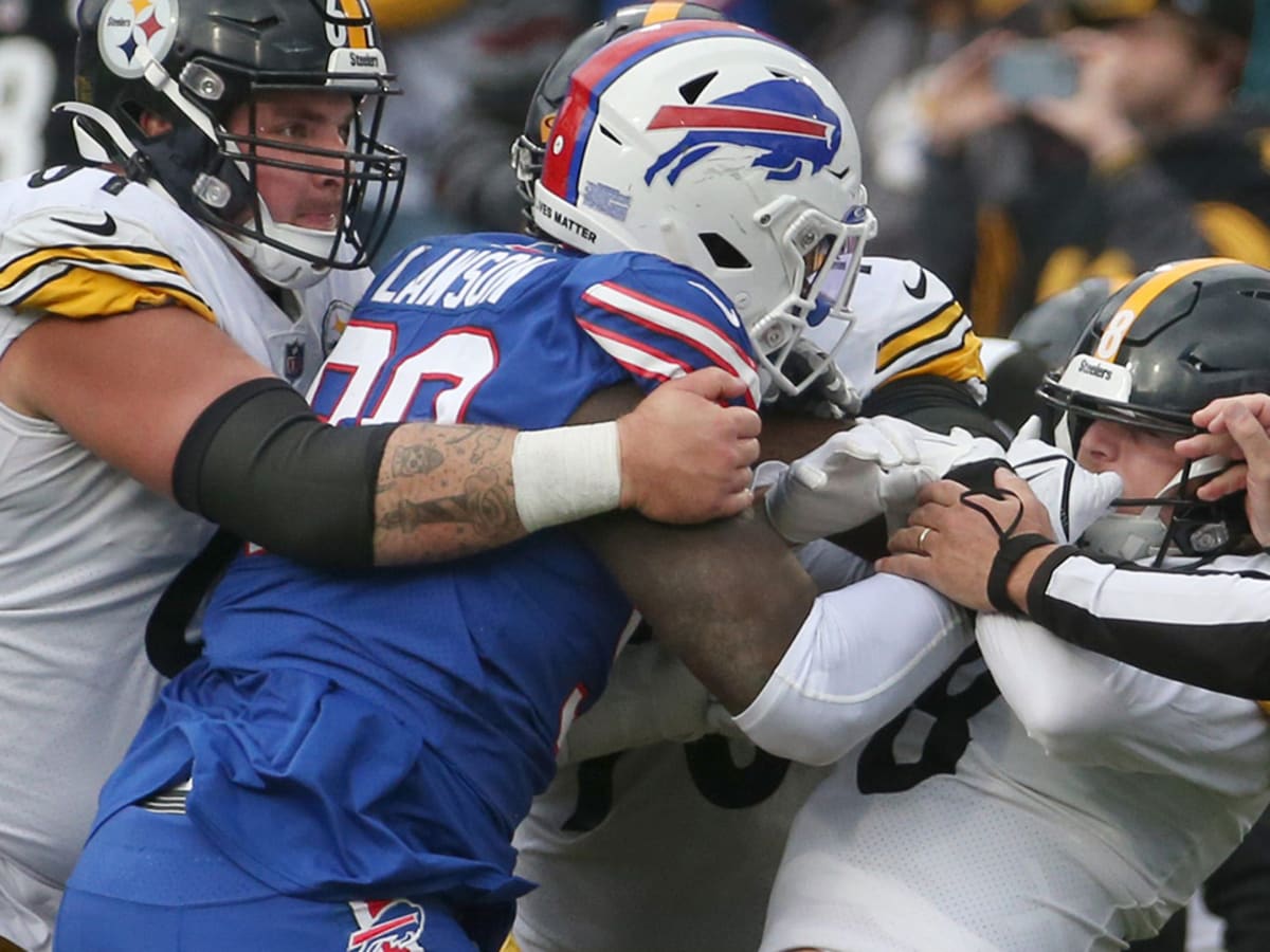 FIGHT in Steelers-Bills game after Kenny Pickett takes a hit while sliding  