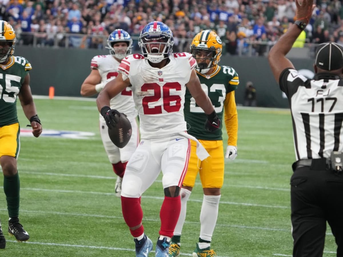 New York Giants-Green Bay Packers Halftime Report: Packers Up 20-10 in  London Game - Sports Illustrated New York Giants News, Analysis and More