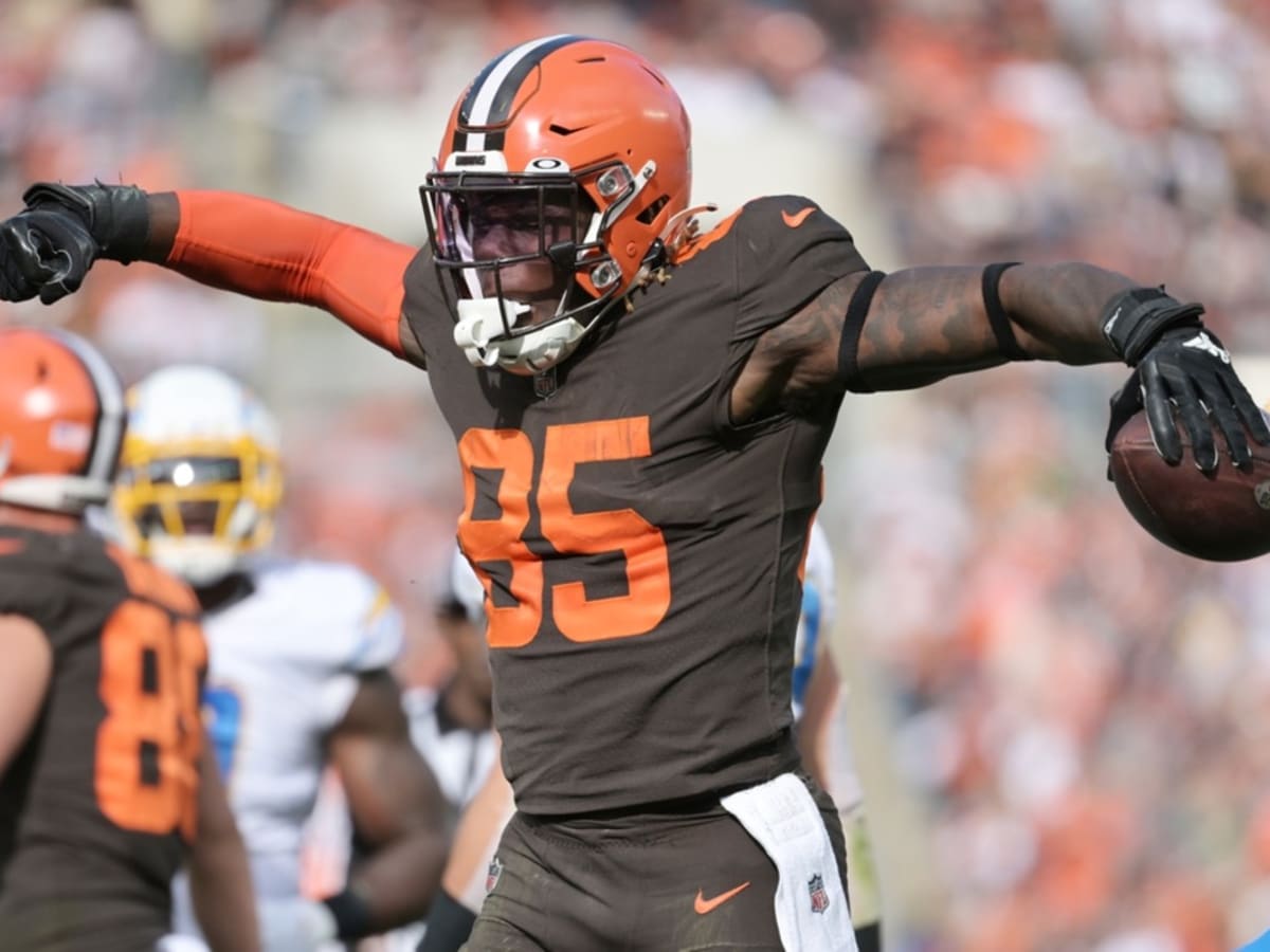 Cleveland Browns Unveil Highly Anticipated Uniforms - Sports Illustrated Cleveland  Browns News, Analysis and More