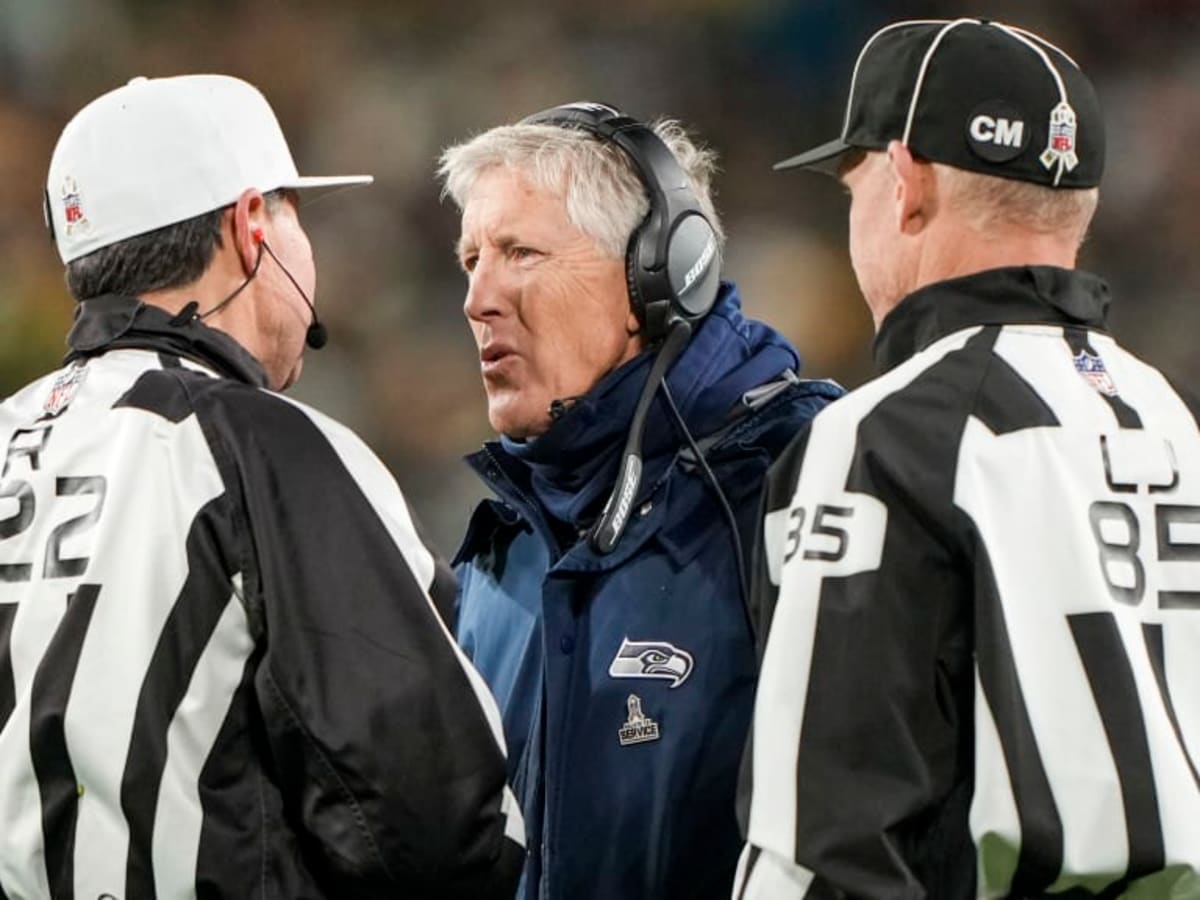 Seahawks' Pete Carroll explodes on ref after penalty called on