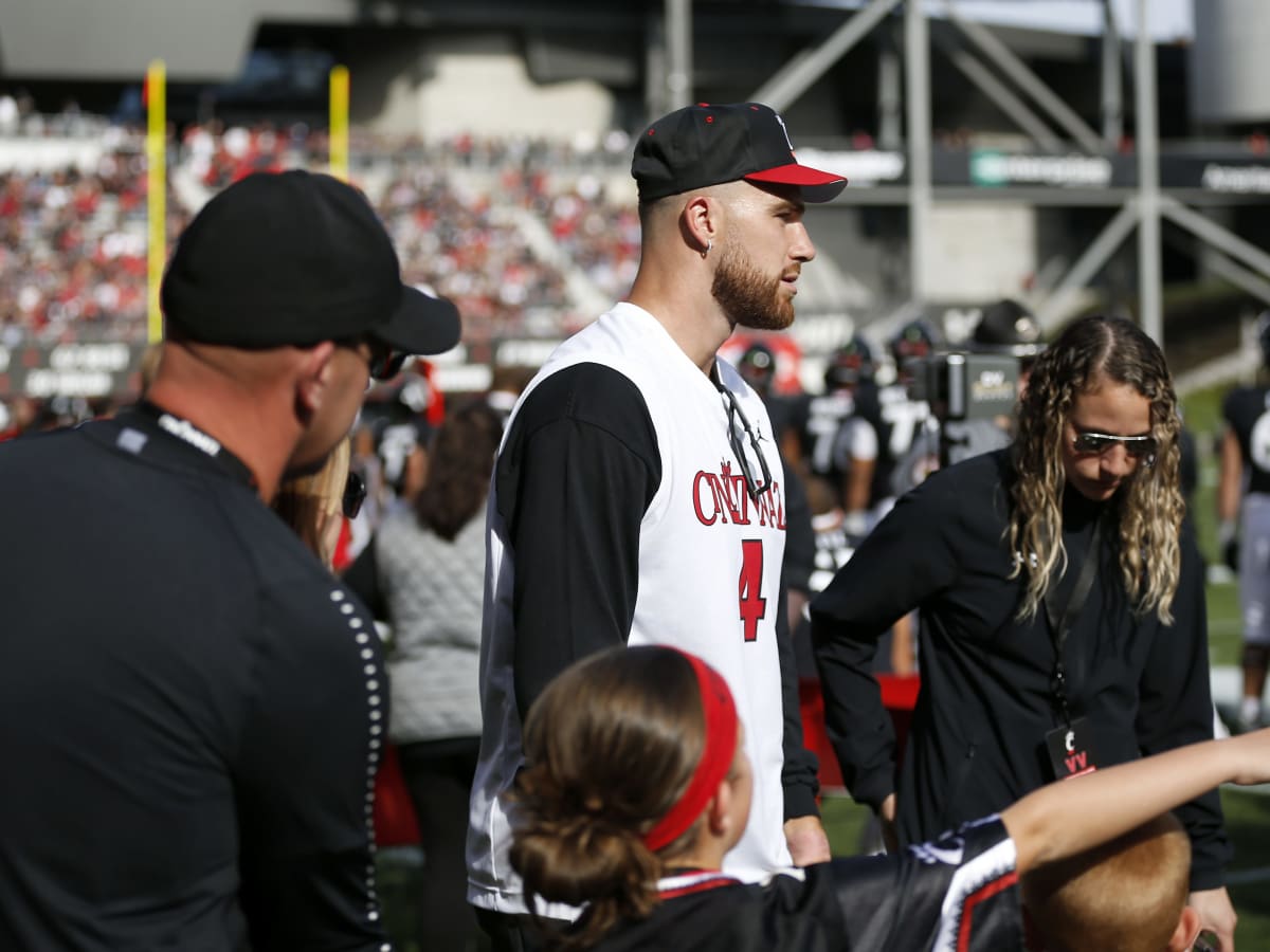 Kansas City Chiefs Star Travis Kelce Scores Game-Winning TD, Pays Homage to  Cincinnati Bearcats - All Bearcats