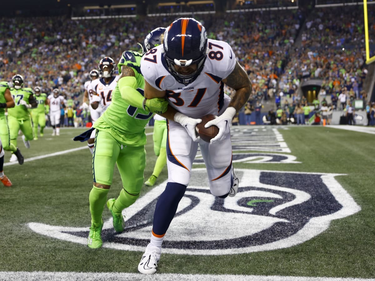 Super Bowl 48 Live - Denver Broncos vs. Seattle Seahawks - Mile