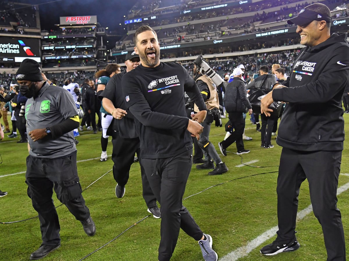 Nick Sirianni (and his son) reaction after the Eagles' win over the Jaguars